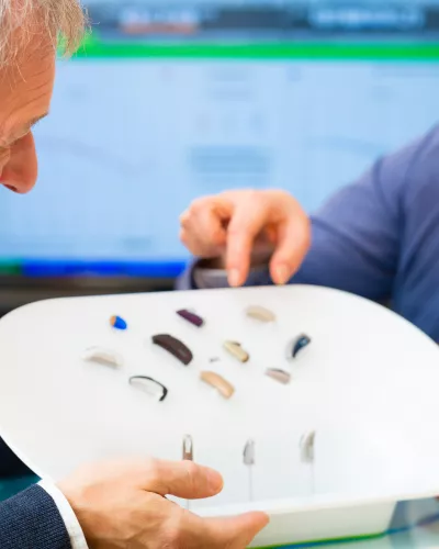 Prothèses auditives : comment les différencier ?